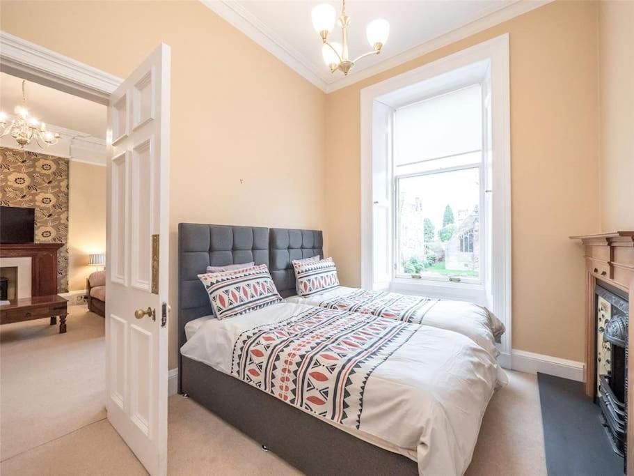 Beautiful & Bright 2 Bed Flat Murrayfield 爱丁堡 外观 照片
